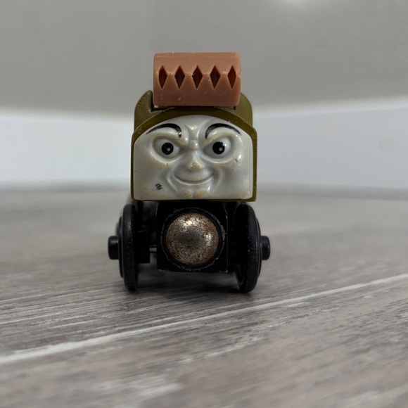 Wooden Diesel 10 - Picture 3 of 8